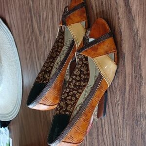 Bobbi Blu Paige Wedge Leather Peep toe Mixed media Browns floral Patchwork 7.5